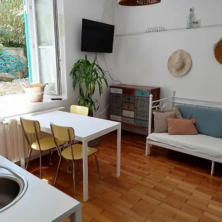 Little Garden Apartment